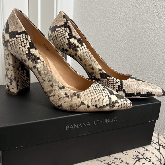 Banana Republic Women’s High Heel Shoe. Snake Print Design. All Leather. New - Picture 3 of 17